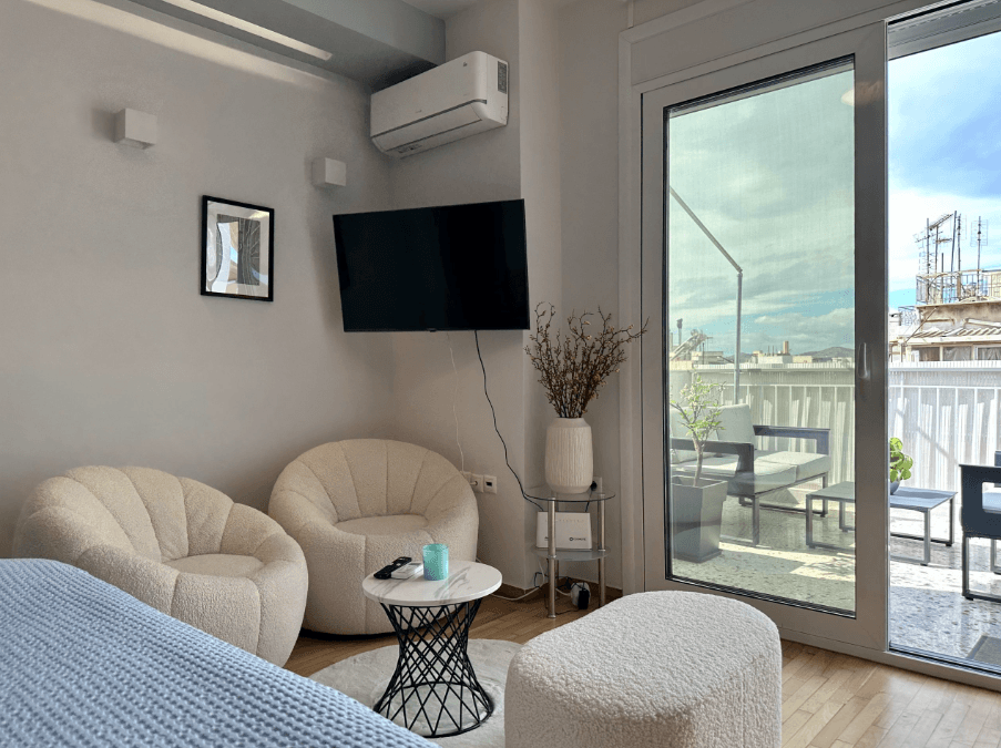 Smart Apartment with Private Rooftop & Jacuzzi