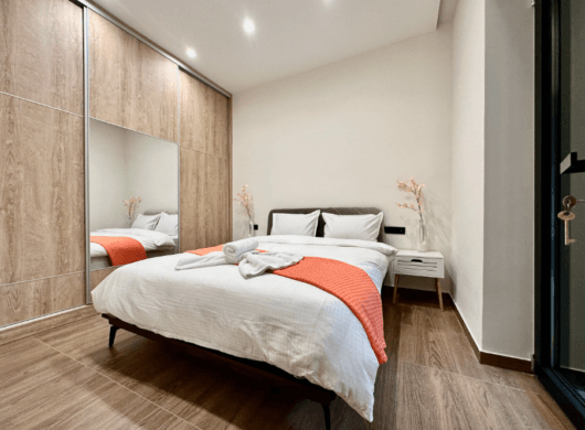 T&T Black Wood & Gold Elegance