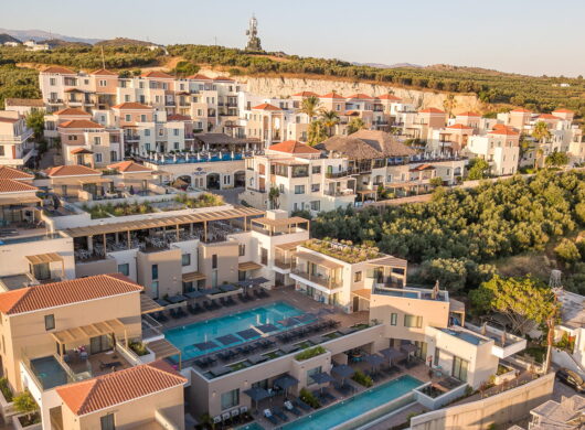 ΚΑΛΟΚΑΙΡΙ ΜΕ ΘΕΑ ΤΟ ΑΠΕΡΑΝΤΟ ΓΑΛΑΖΙΟ– ALL INCLUSIVE ΚΡΗΤΗ