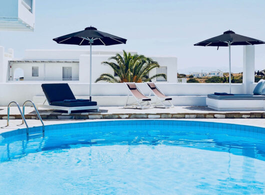 DISCOVER PAROS: THE PERFECT STAY FOR A CAREFREE HOLIDAY