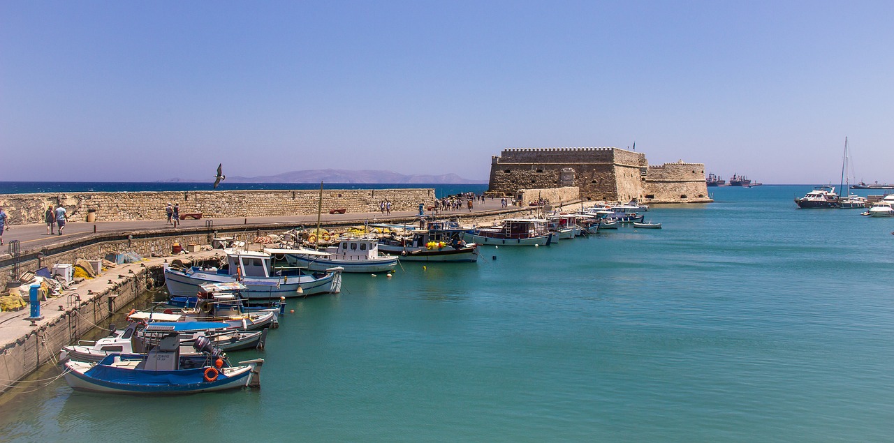 A Taste of Heraklion: Archaeological Museum, Local Gastronomy & Music