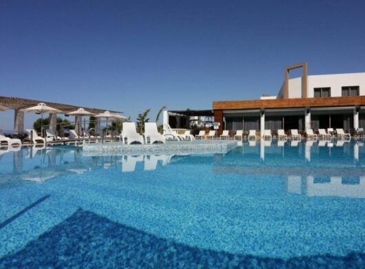 ELITE CITY HOTEL:ΔΙΑΜΟΝΗ ΜΕ ΠΡΩΙΝΟ ΣΤΗΝ ΚΑΡΔΙΑ ΤΗΣ ΚΑΛΑΜΑΤΑΣ
