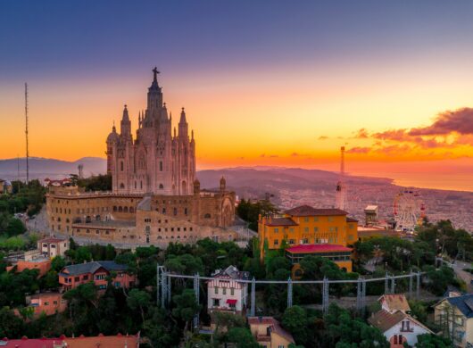 ΒΑΡΚΕΛΩΝΗ: ΣΤΑ ΜΟΝΟΠΑΤΙΑ ΤΟΥ ΓΚΑΟΥΝΤΙ