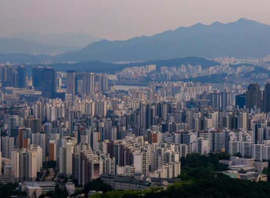 Η ΣΕΟΥΛ ΦΟΡΑΕΙ ΤΑ ΓΙΟΡΤΙΝΑ ΤΗΣ