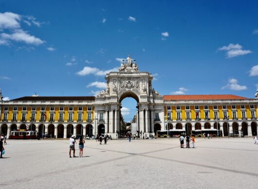 ΛΙΣΑΒΟΝΑ: Η ΠΟΛΗ ΤΟΥ ΦΩΤΟΣ ΚΑΙ ΤΗΣ ΝΟΣΤΑΛΓΙΑΣ