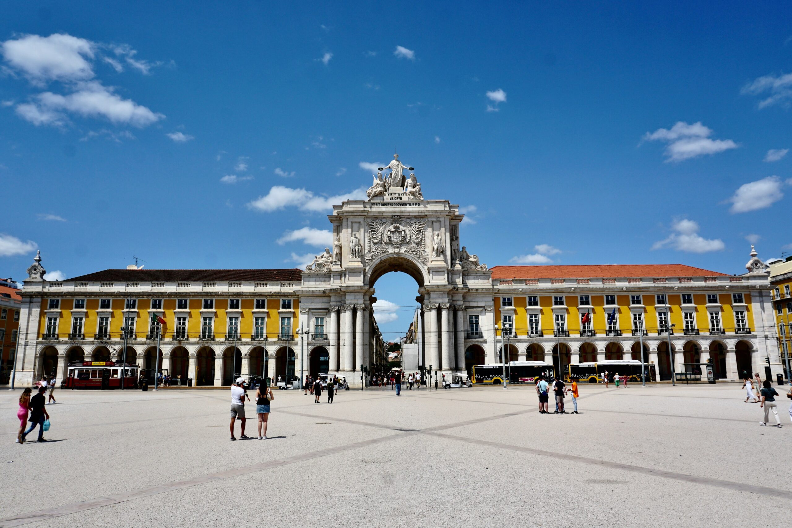 ΛΙΣΑΒΟΝΑ: Η ΠΟΛΗ ΤΟΥ ΦΩΤΟΣ ΚΑΙ ΤΗΣ ΝΟΣΤΑΛΓΙΑΣ