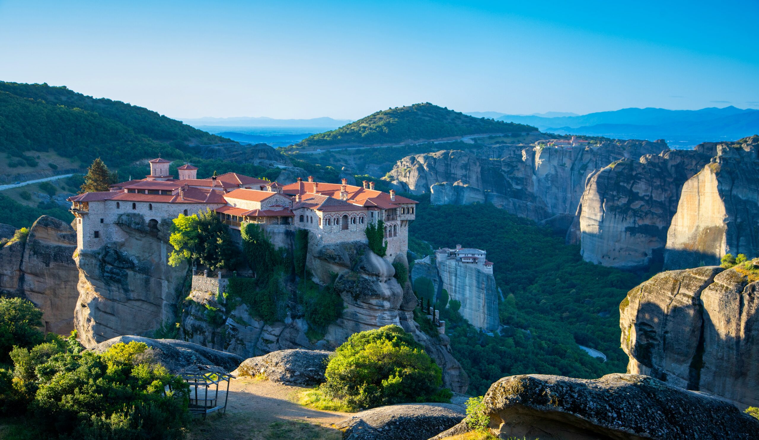ΟΜΑΔΙΚΟ ΤΑΞΙΔΙ: ΠΑΣΧΑ ΣΤΗΝ ΚΑΛΑΜΠΑΚΑ – ΓΙΟΡΤΙΝΕΣ ΜΕΡΕΣ ΣΤΗ ΣΚΙΑ ΤΩΝ ΜΕΤΕΩΡΩΝ